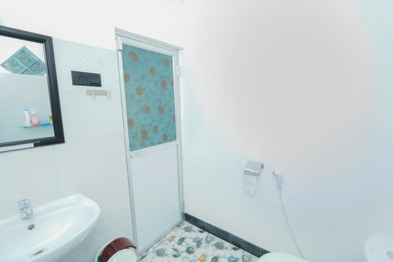 נגומבו Lilly Palace Villa Guest House מראה חיצוני תמונה