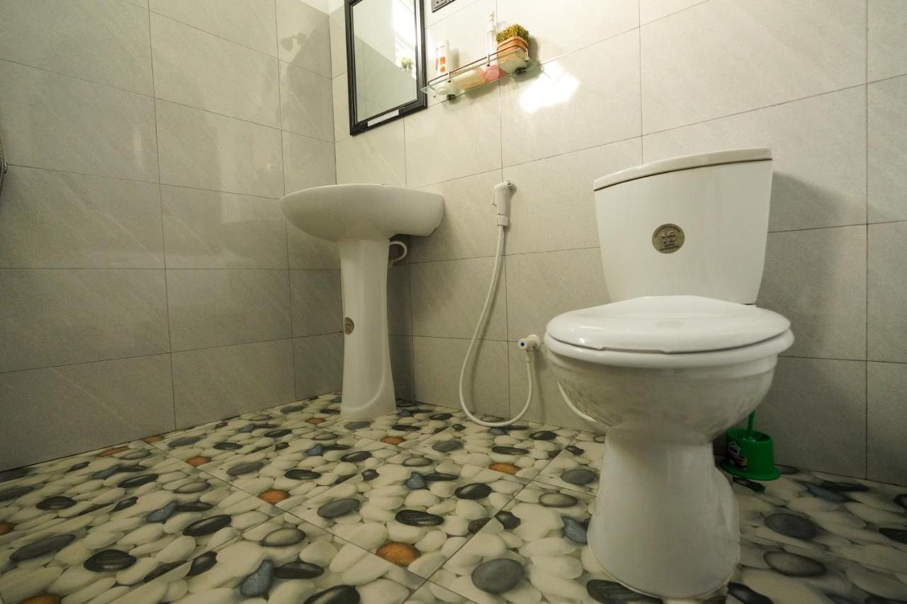 נגומבו Lilly Palace Villa Guest House מראה חיצוני תמונה