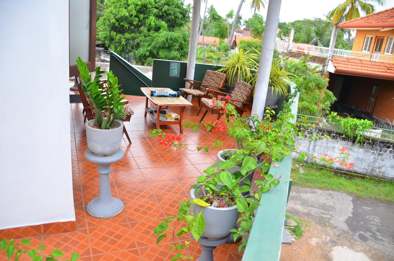 נגומבו Lilly Palace Villa Guest House מראה חיצוני תמונה