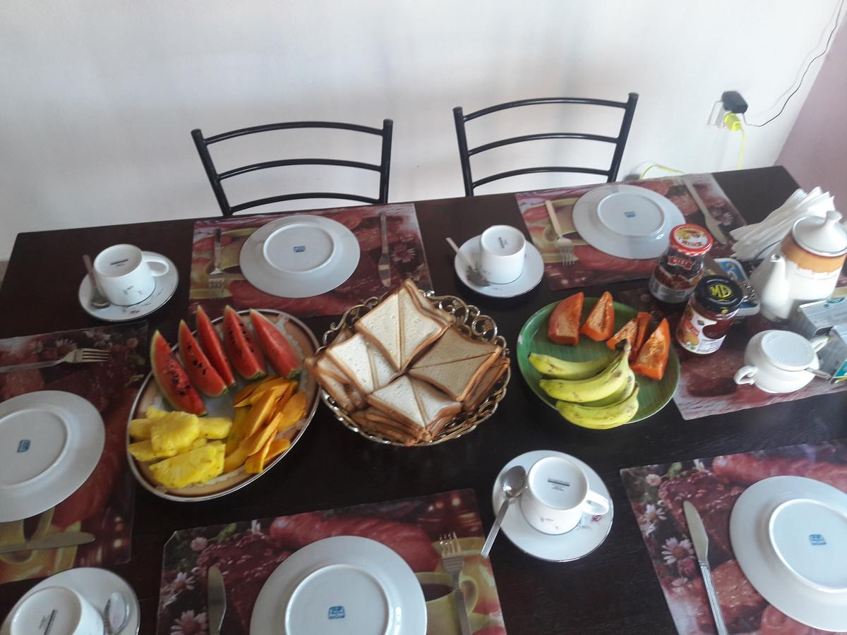נגומבו Lilly Palace Villa Guest House מראה חיצוני תמונה